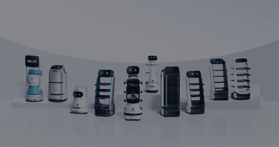 KAAN servis robot ailesi — farklı gövde tiplerindeki modeller yan yana