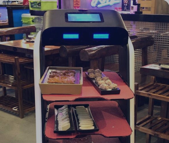 Çınaraltı Mangalbaşı Restaurant'ta KAAN servis robotunun misafirlere tanıtılması